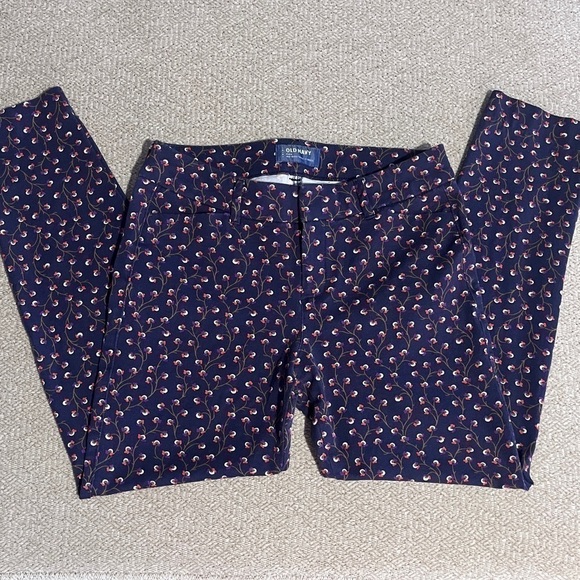 Old Navy‎ Pixie Pants - Picture 2 of 6